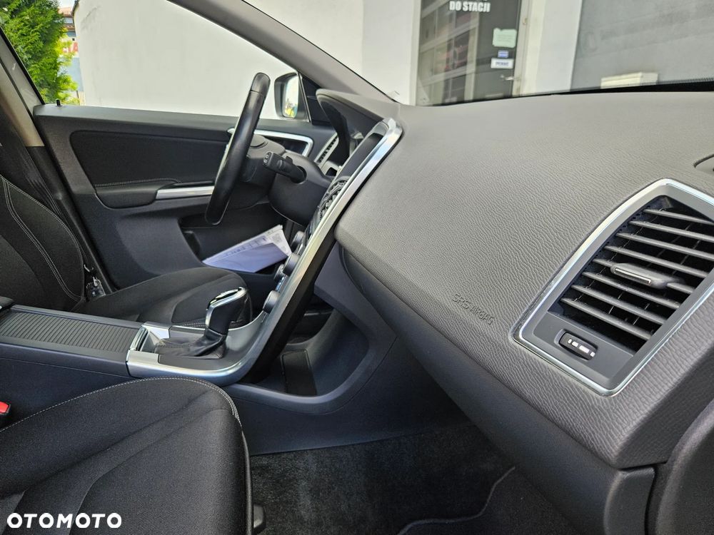 Volvo XC 60 D4 Drive-E Momentum - 25
