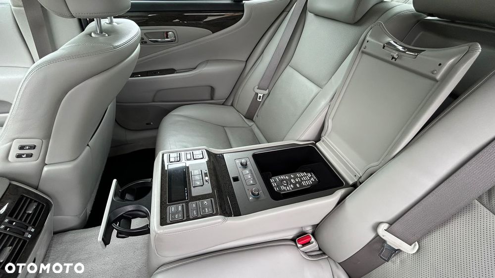 Lexus LS - 27