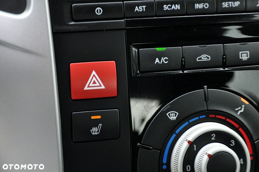 Kia Venga - 32
