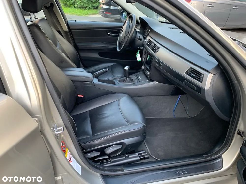 BMW Seria 5 520i - 4