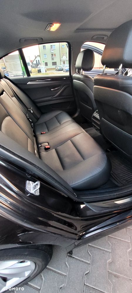 BMW Seria 5 528i xDrive - 16