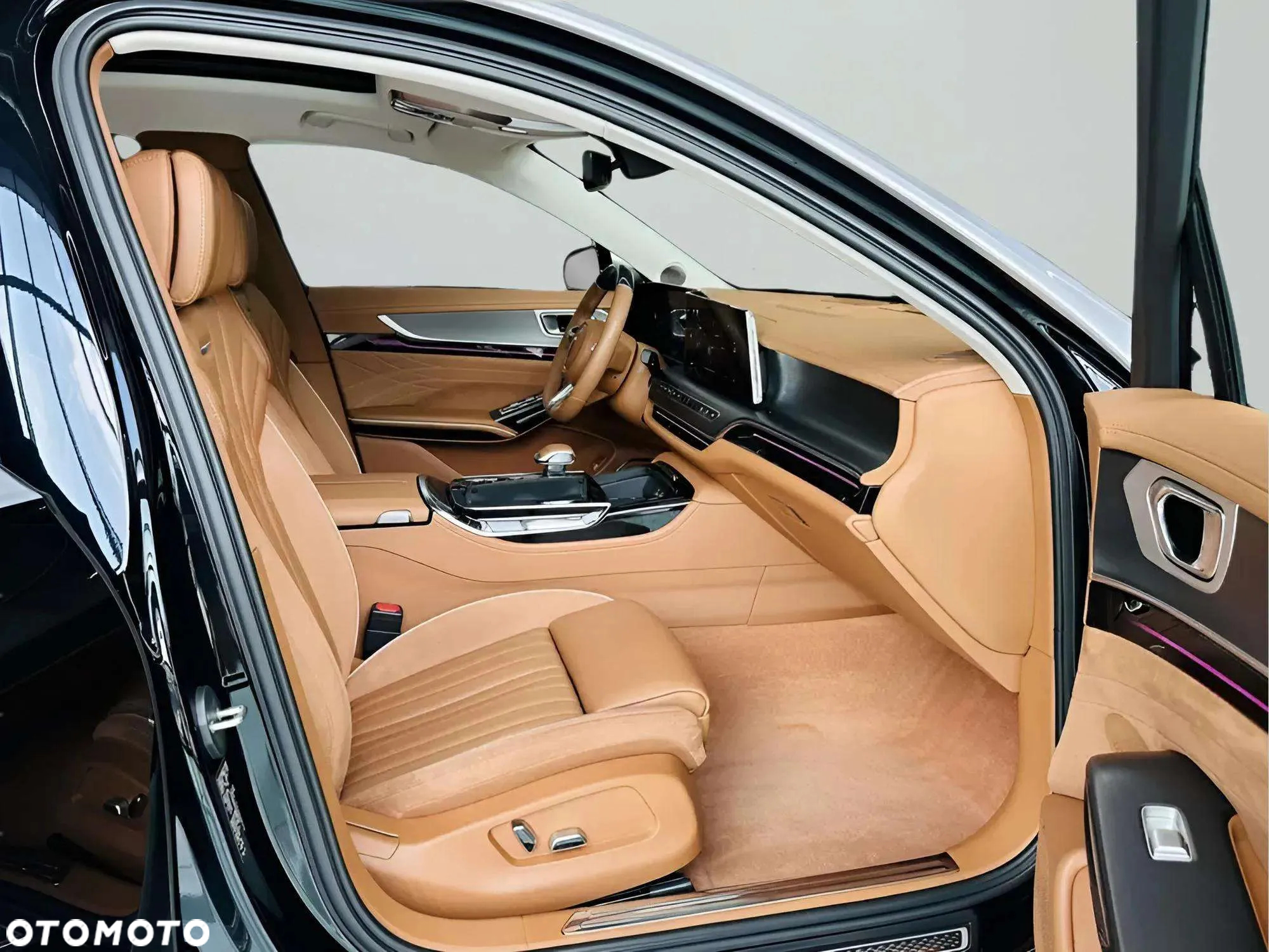 Hongqi H9 Standard - 9