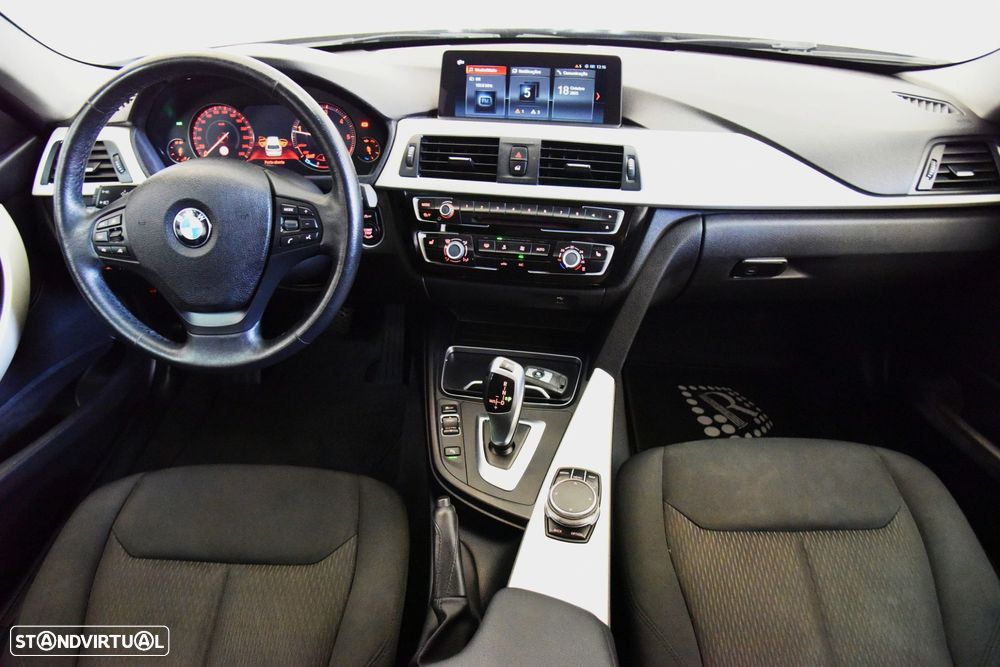 BMW 320 d Touring xDrive Auto - 17