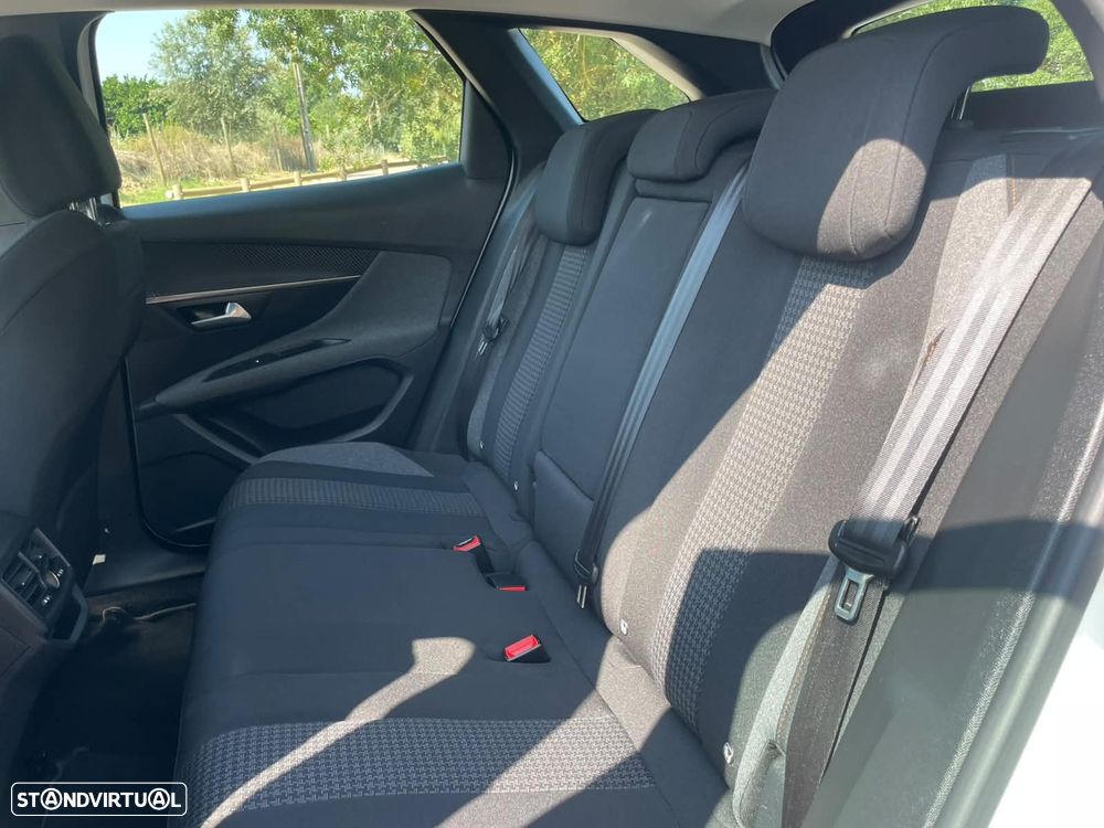 Peugeot 3008 PureTech 130 Stop & Start GPF EAT8 Allure - 24