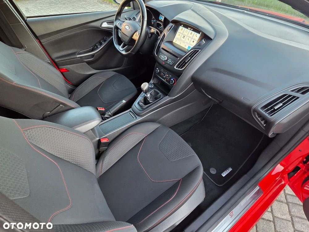 Ford Focus 1.0 EcoBoost Start-Stopp-System ST-LINE DESIGN - 24