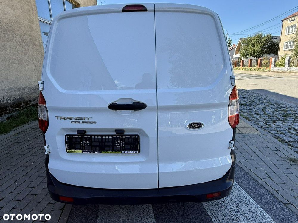 Ford Transit Courier - 11