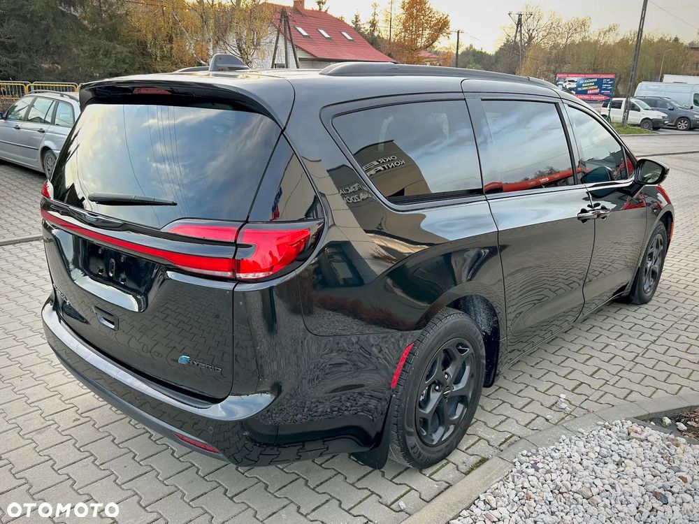 Chrysler Pacifica - 2