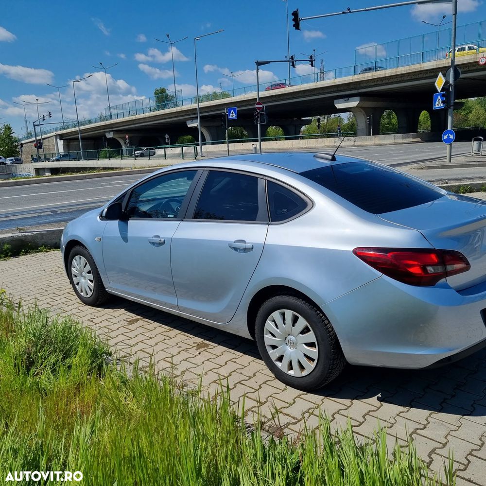 Opel Astra 1.6 TWINPORT ECOTEC Essentia Aut. - 4
