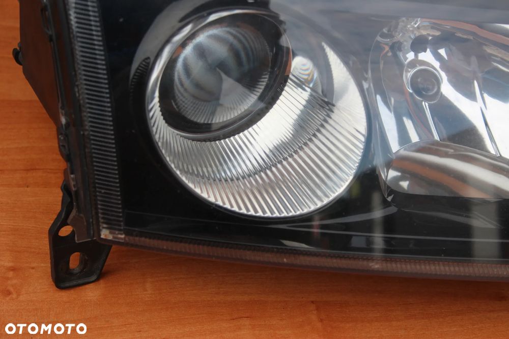 LAMPA PRAWA PRZEDNIA OPEL VECTRA C SIGNUM PRZED LIFTEM XENON CIEMNA EUROPA - 7