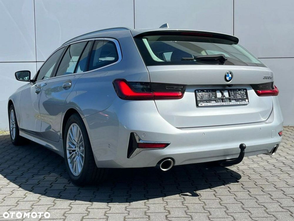 BMW Seria 3 320d Luxury Line - 9