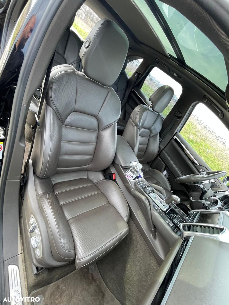 Porsche Cayenne Hybrid 3.0 L S E - 8
