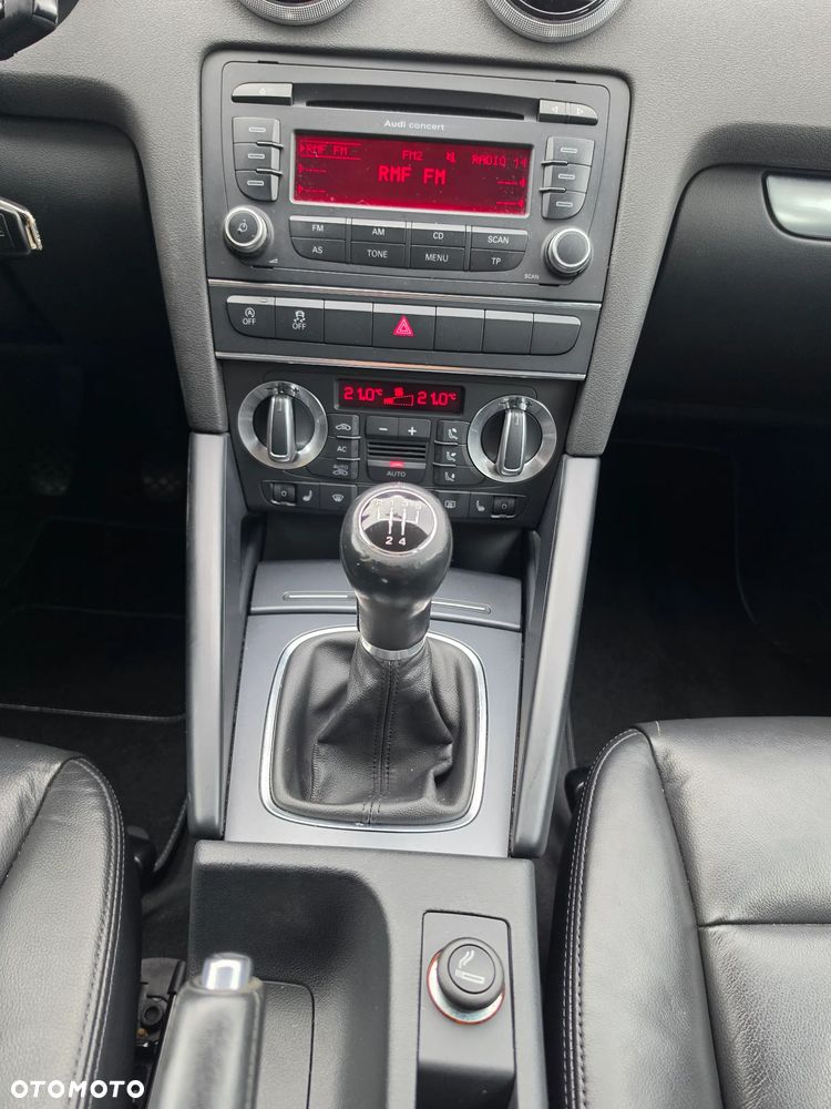 Audi A3 Sportback 1.6 TDI DPF Ambiente - 14