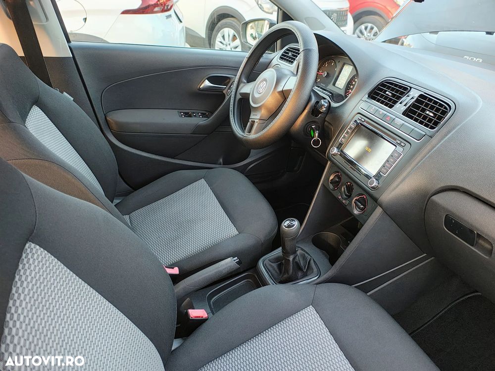 Volkswagen Polo 1.6 TDI Blue Motion Technology Comfortline - 22
