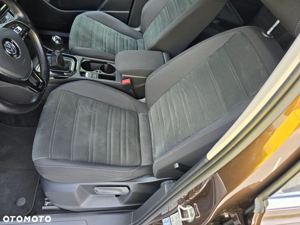 Volkswagen Touran 2.0 TDI SCR Highline - 23