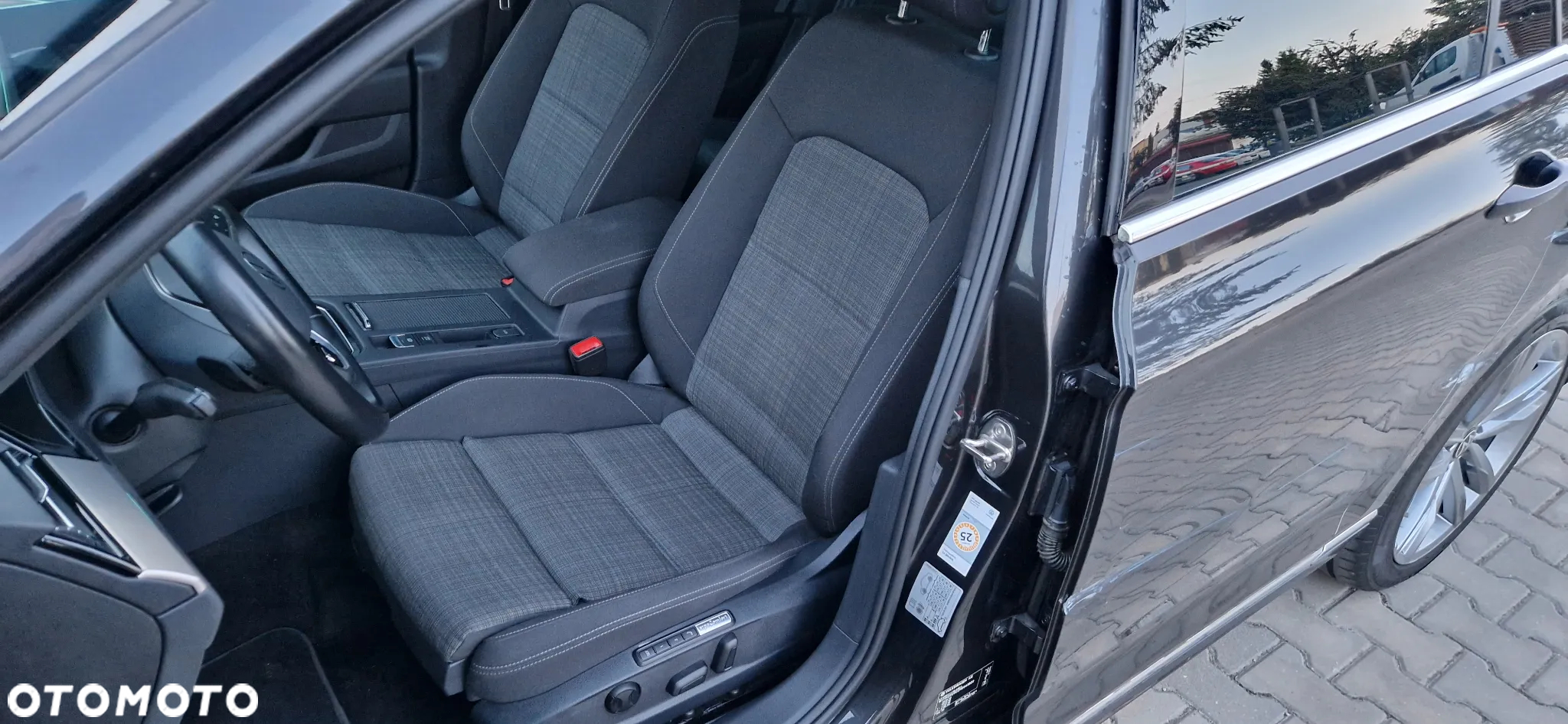 Volkswagen Passat Variant 2.0 TDI SCR DSG 4Motion Business - 8