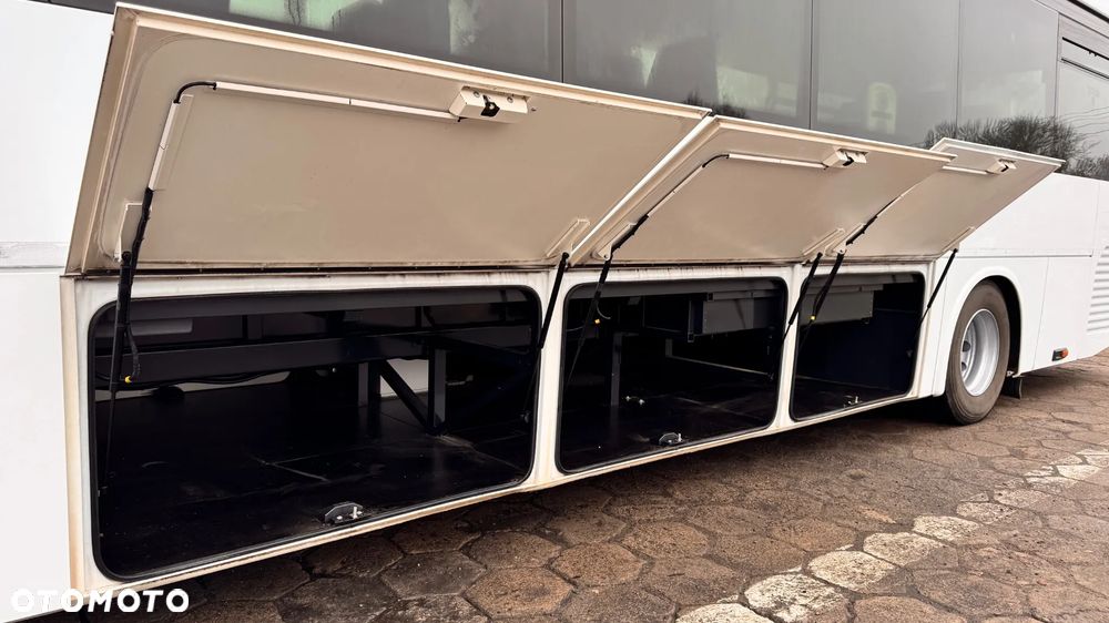 Irisbus Recreo Crosway / 59+1 miejsc/ winda / Klima /ŁADNY !! / CENA: 79000zł netto - 17