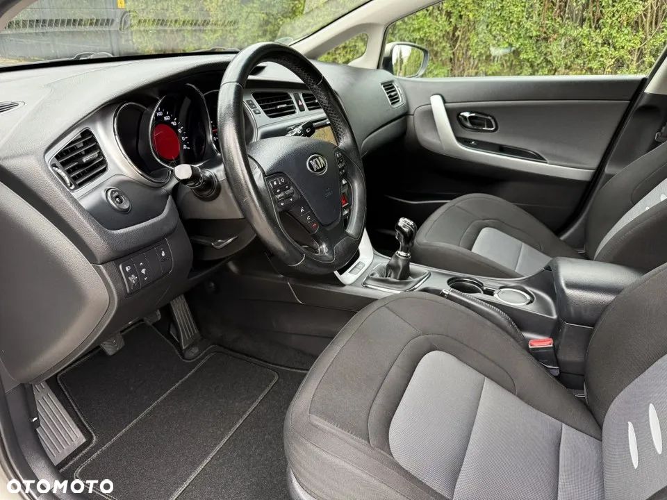 Kia Ceed 1.6 GDI SW Platinum Edition - 17