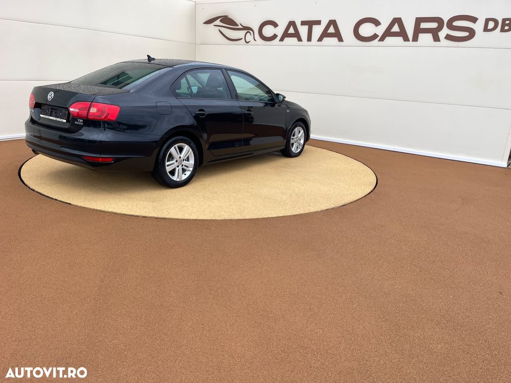 Volkswagen Jetta 1.6 TDI DSG Comfortline - 16