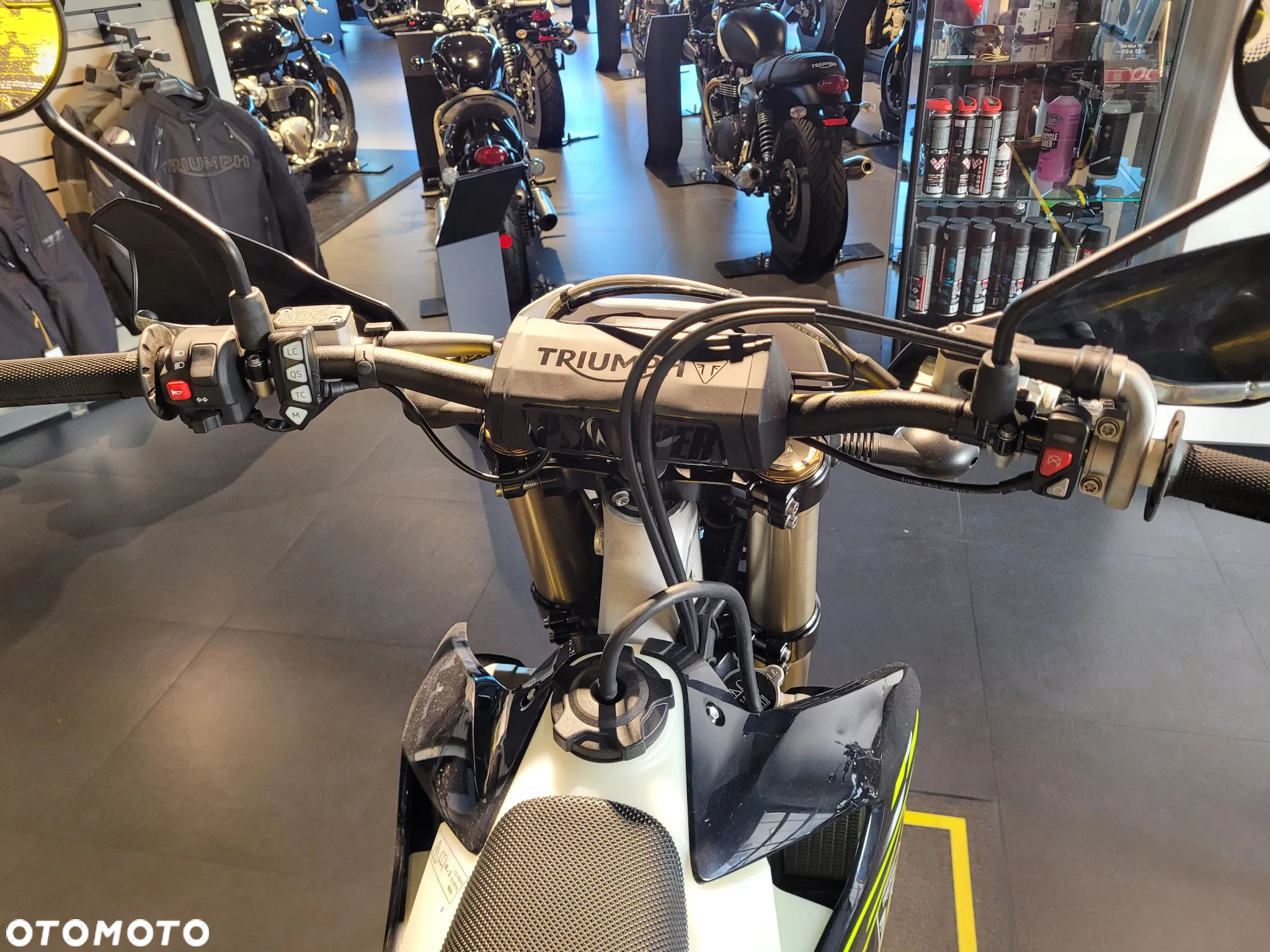 Triumph Inny - 6