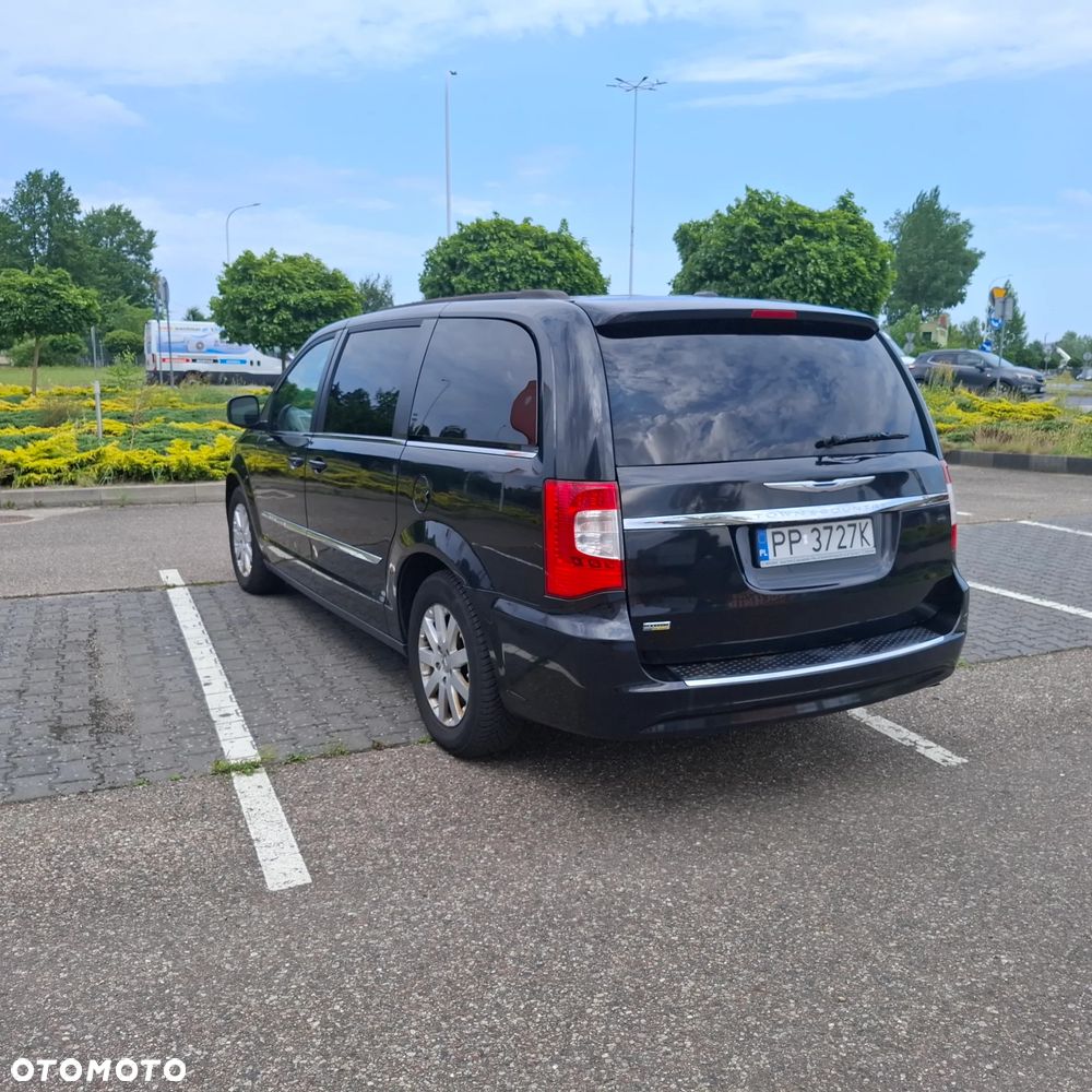 Chrysler Town & Country - 9