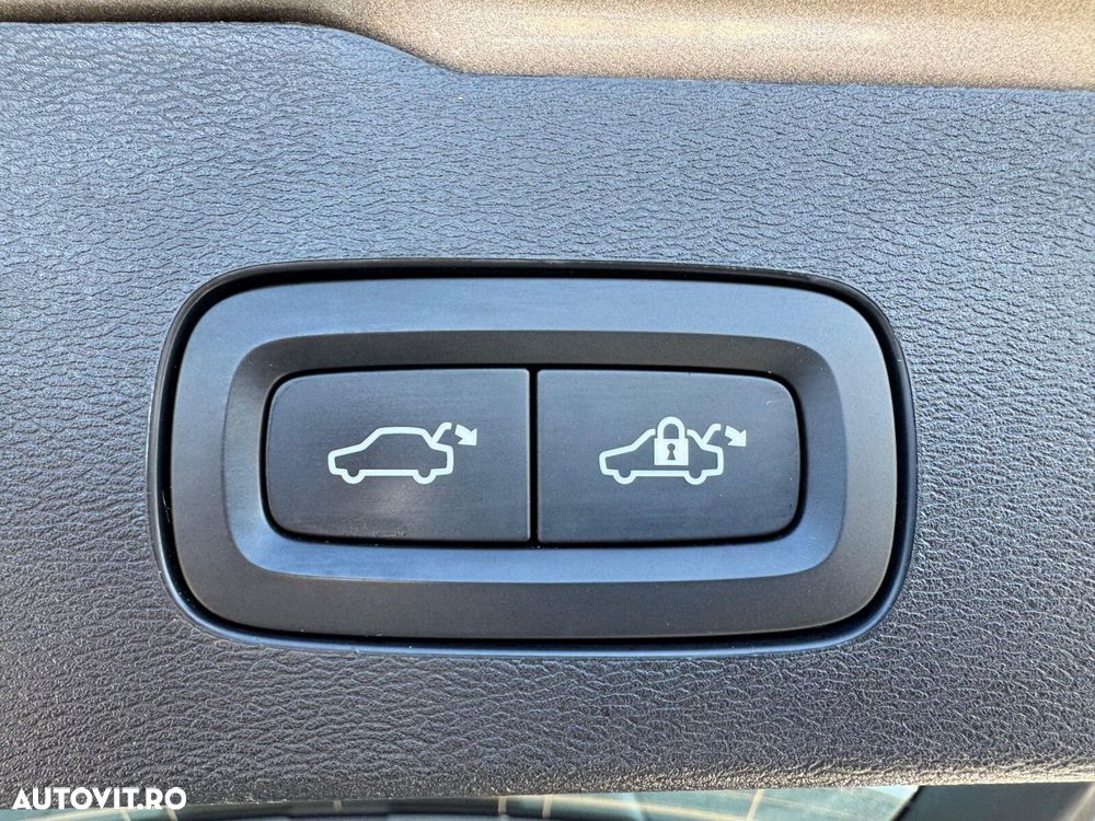 Volvo V60 B4 MHEV AT8 FWD Momentum Pro - 14