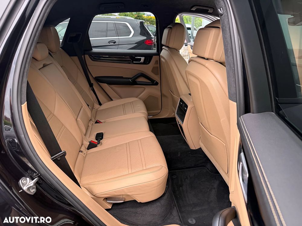 Porsche Cayenne Tiptronic S Platinum Edition - 25