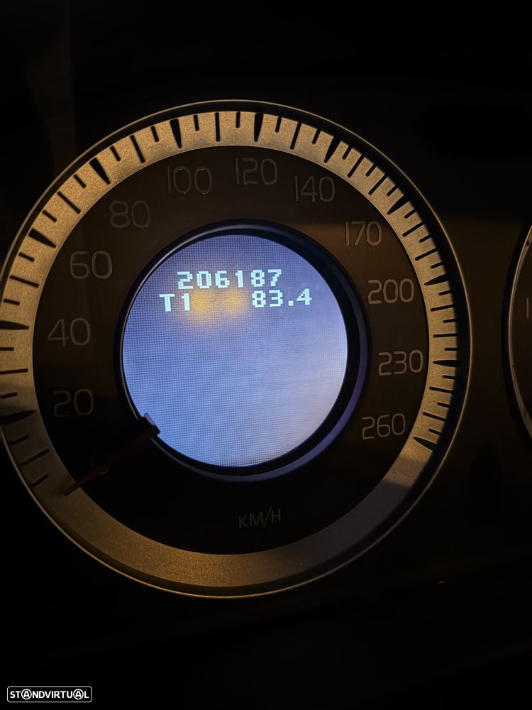 Volvo XC 60 2.4 D Drive Momentum - 8