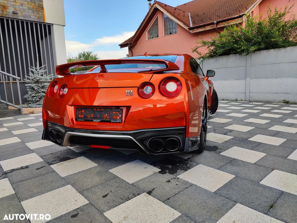 Nissan GT-R - 8