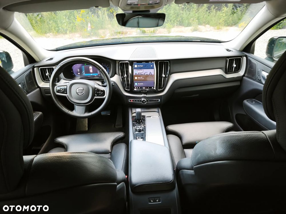 Volvo XC 60 B4 B Plus Dark - 31