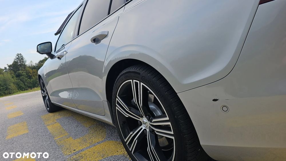 Volvo V60 T8 AWD Plug-In Hybrid Polestar Engineered - 4