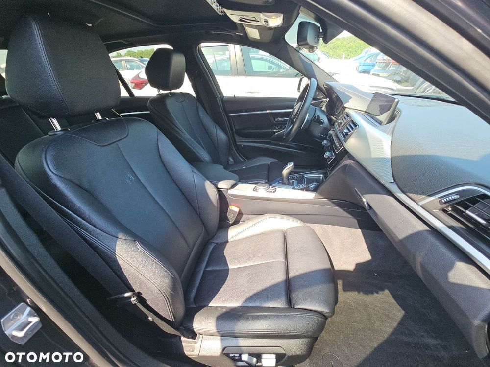 BMW Seria 3 340i xDrive M Sport - 11