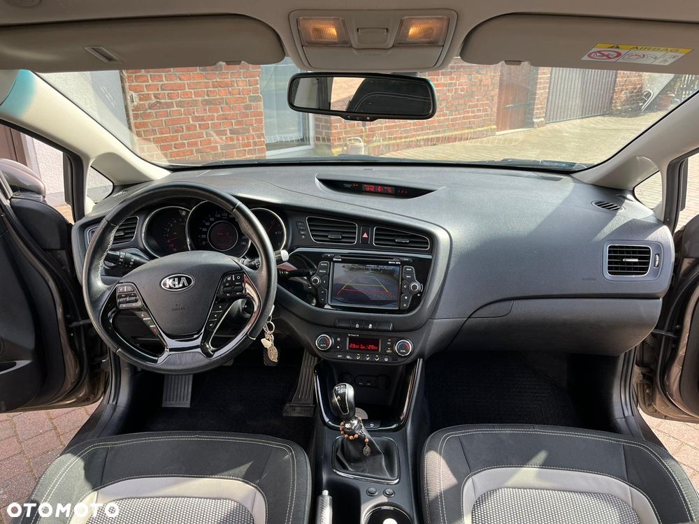 Kia Ceed 1.6 CRDi 128 Fifa World Cup Edition - 14