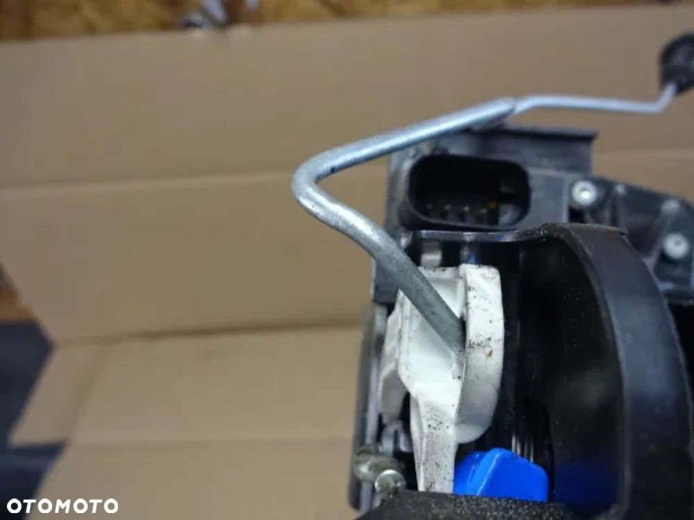 MERCEDES W205 W222 AMG ZAMEK DRZWI LEWY PRZÓD - 4