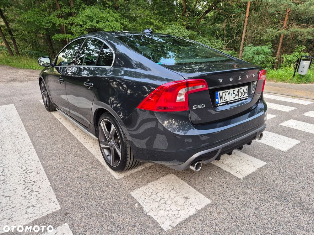 Volvo S60 D2 R-Design - 2