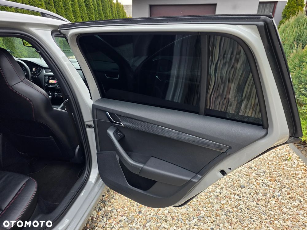 Skoda Octavia 2.0 TDI DSG RS - 23