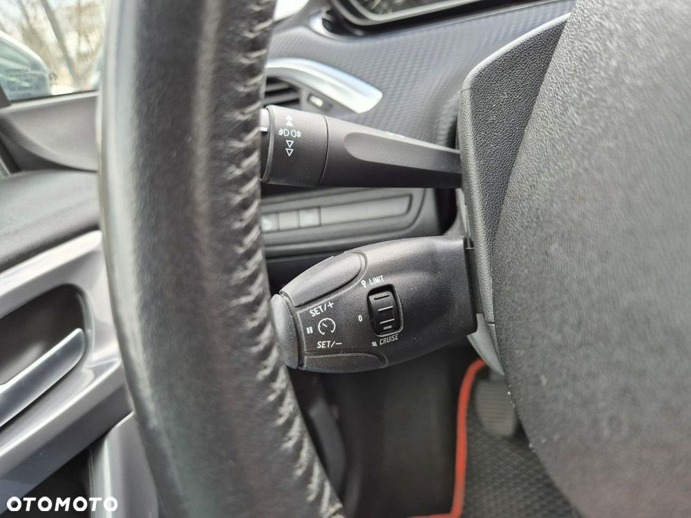 Peugeot 2008 1.5 BlueHDi Style - 29
