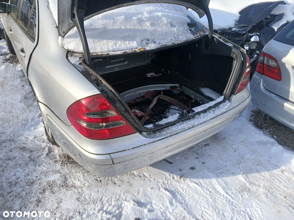 mercedes w211 744 maska zderzak lampa grill błotnik drzwi zbiornik paliwa szyba lusterko klamka - 4