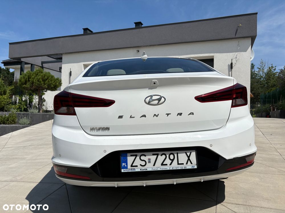 Hyundai Elantra 1.6 Comfort - 6