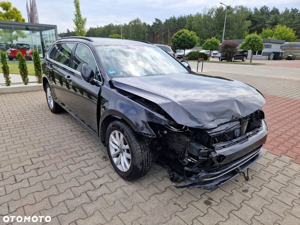 Volkswagen Passat Variant 2.0 TDI SCR DSG Business - 4