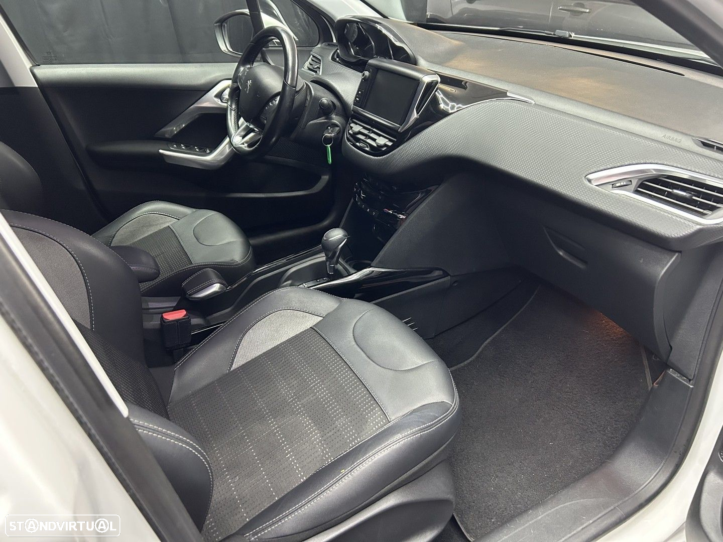Peugeot 2008 1.2 PureTech Allure EAT6 - 7