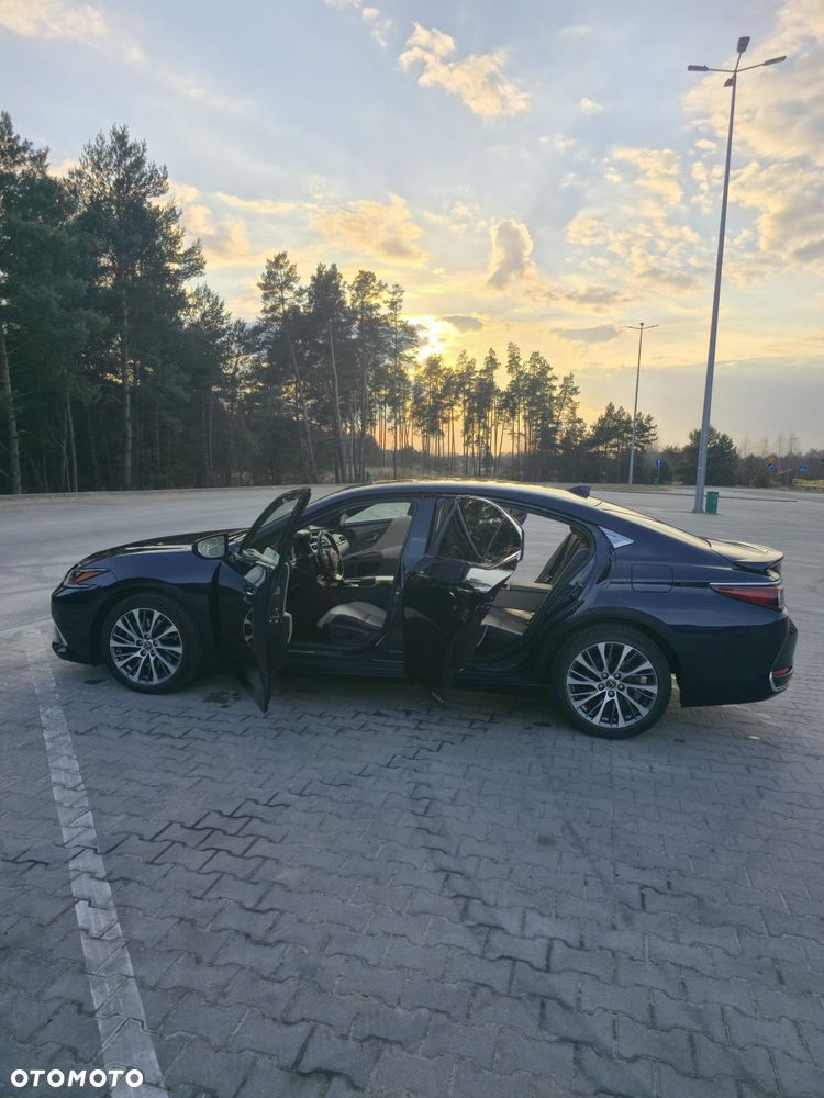 Lexus ES - 4