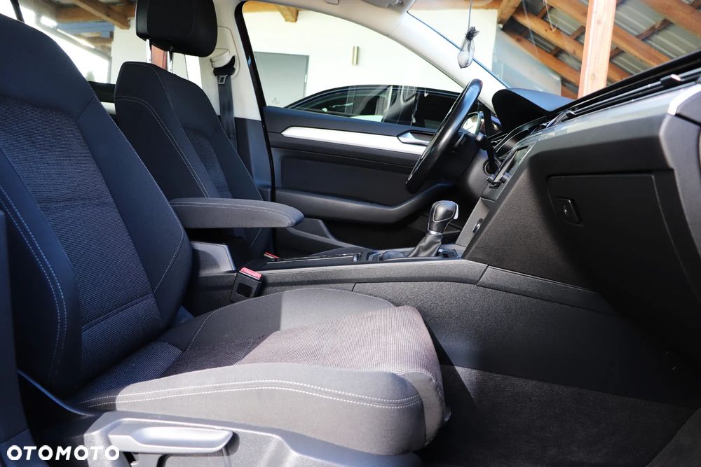 Volkswagen Passat 2.0 TDI SCR DSG Comfortline - 28