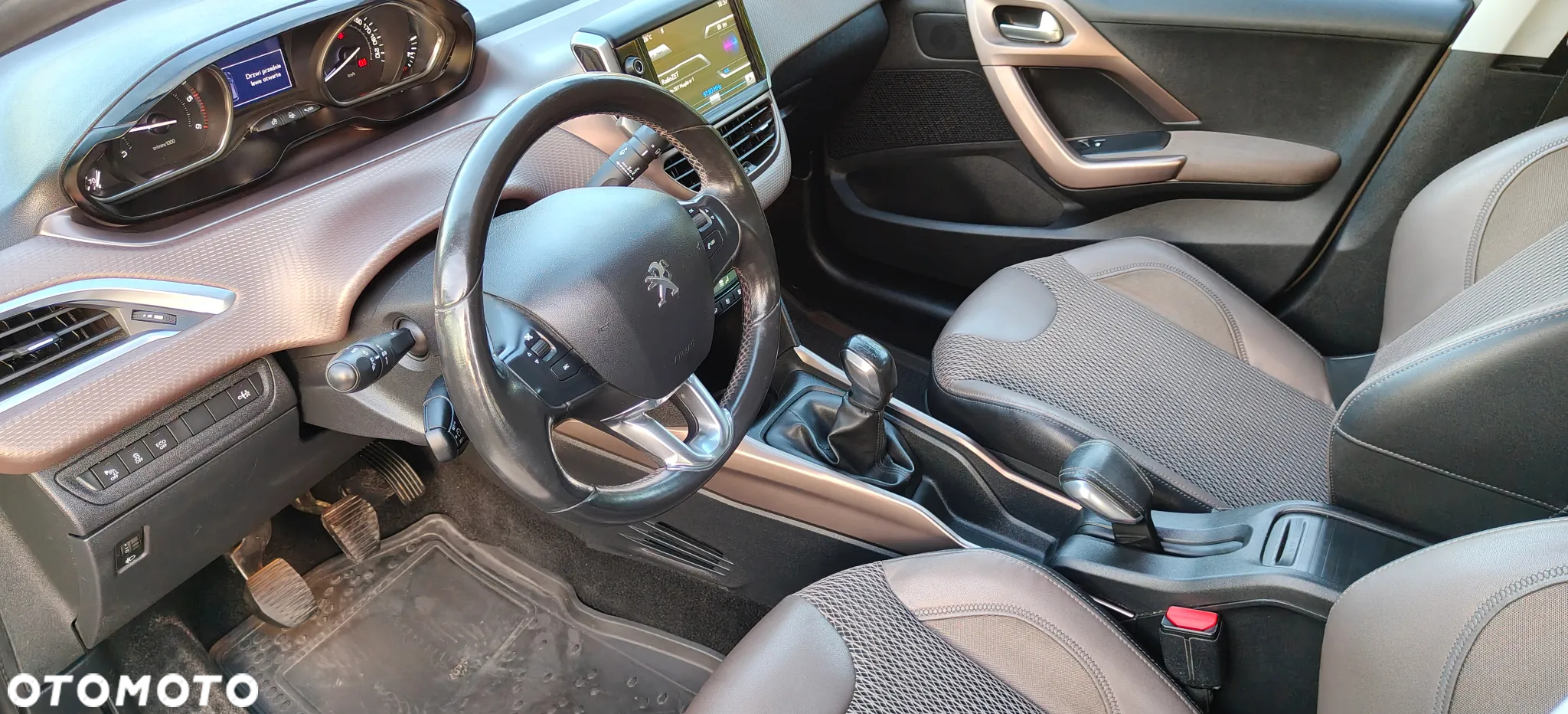 Peugeot 2008 1.6 e-HDi Allure S&S - 11