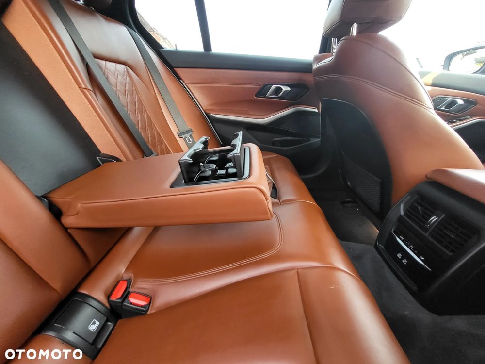 BMW Seria 3 318d Sport Line - 26