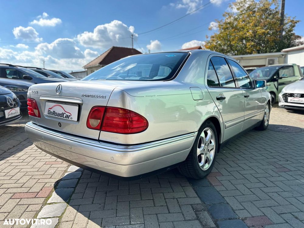 Mercedes-Benz E - 4