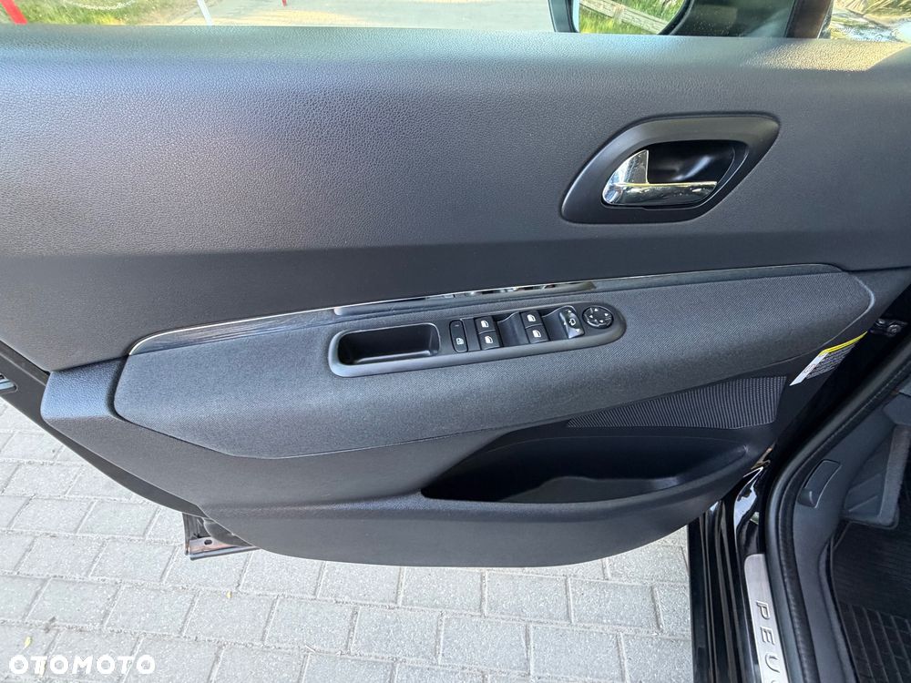 Peugeot 5008 HDI 150 Allure - 27