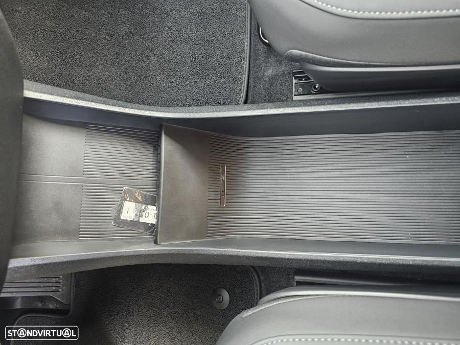 Volvo EX30 Single Motor Extended Range RWD Core - 38