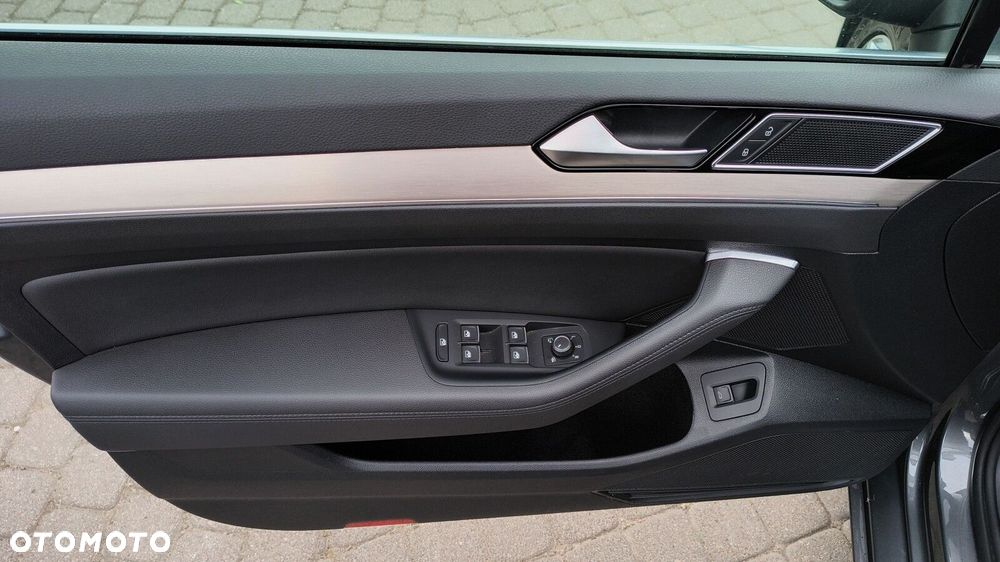 Volkswagen Passat 2.0 TDI BMT Highline DSG - 23