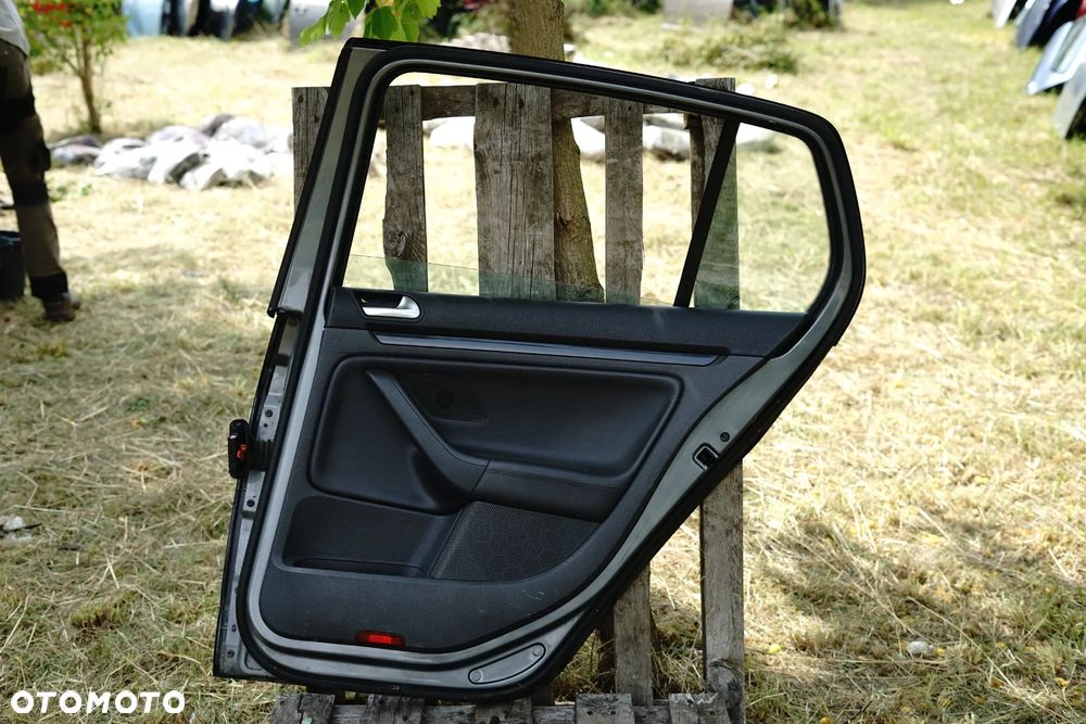 Drzwi tył tylne prawe VW Golf V 5d HB LA7T - 9