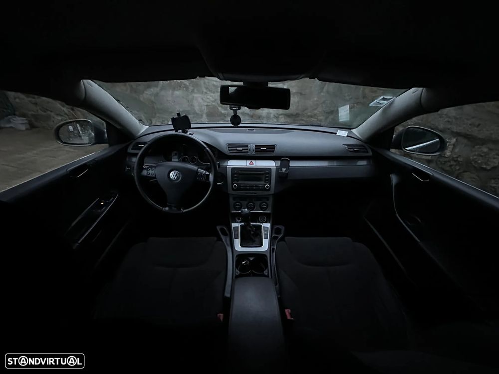 VW Passat 2.0 TDI Confortline - 6